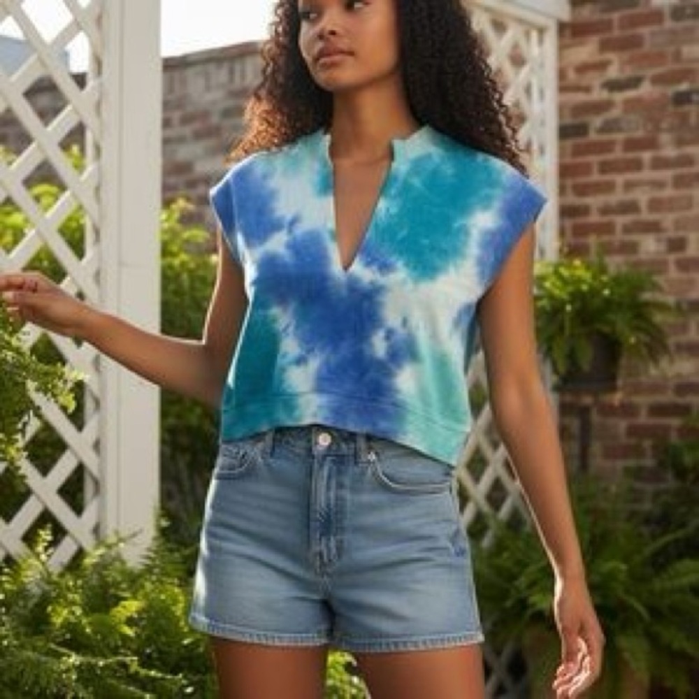 Revolve x 525 America Women's Tie-Dye Tank Cut Off Sweatshirt - Baja Blue
Multi